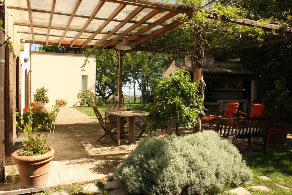 Agriturismo La Barca Nel Bosco Rosciano  ภายนอก รูปภาพ