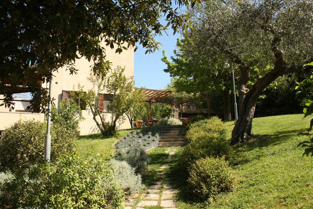 Agriturismo La Barca Nel Bosco Rosciano  ภายนอก รูปภาพ