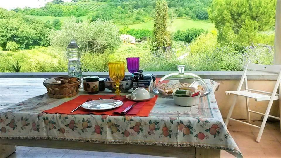 Agriturismo La Barca Nel Bosco Rosciano  ภายนอก รูปภาพ