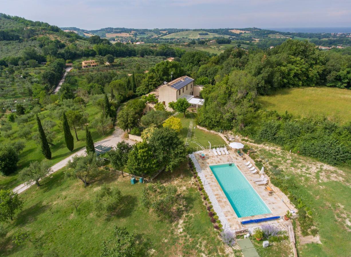 Agriturismo La Barca Nel Bosco Rosciano  ภายนอก รูปภาพ
